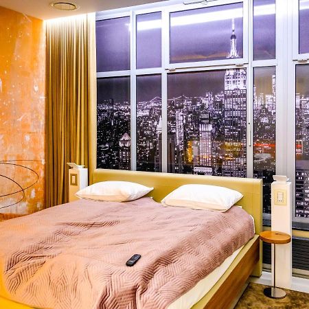 Pietryna Apartments Luxury - Sauna , Jacuzzi , Bezposrednio Przy Ul Piotrkowskiej Лодз Екстериор снимка