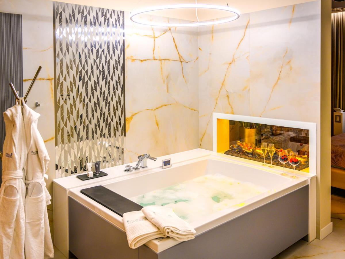Pietryna Apartments Luxury - Sauna , Jacuzzi , Bezposrednio Przy Ul Piotrkowskiej Лодз Екстериор снимка
