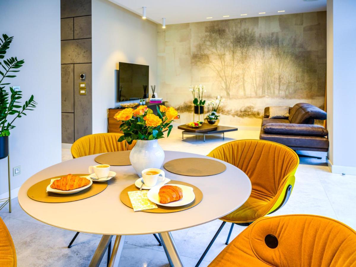 Pietryna Apartments Luxury - Sauna , Jacuzzi , Bezposrednio Przy Ul Piotrkowskiej Лодз Екстериор снимка