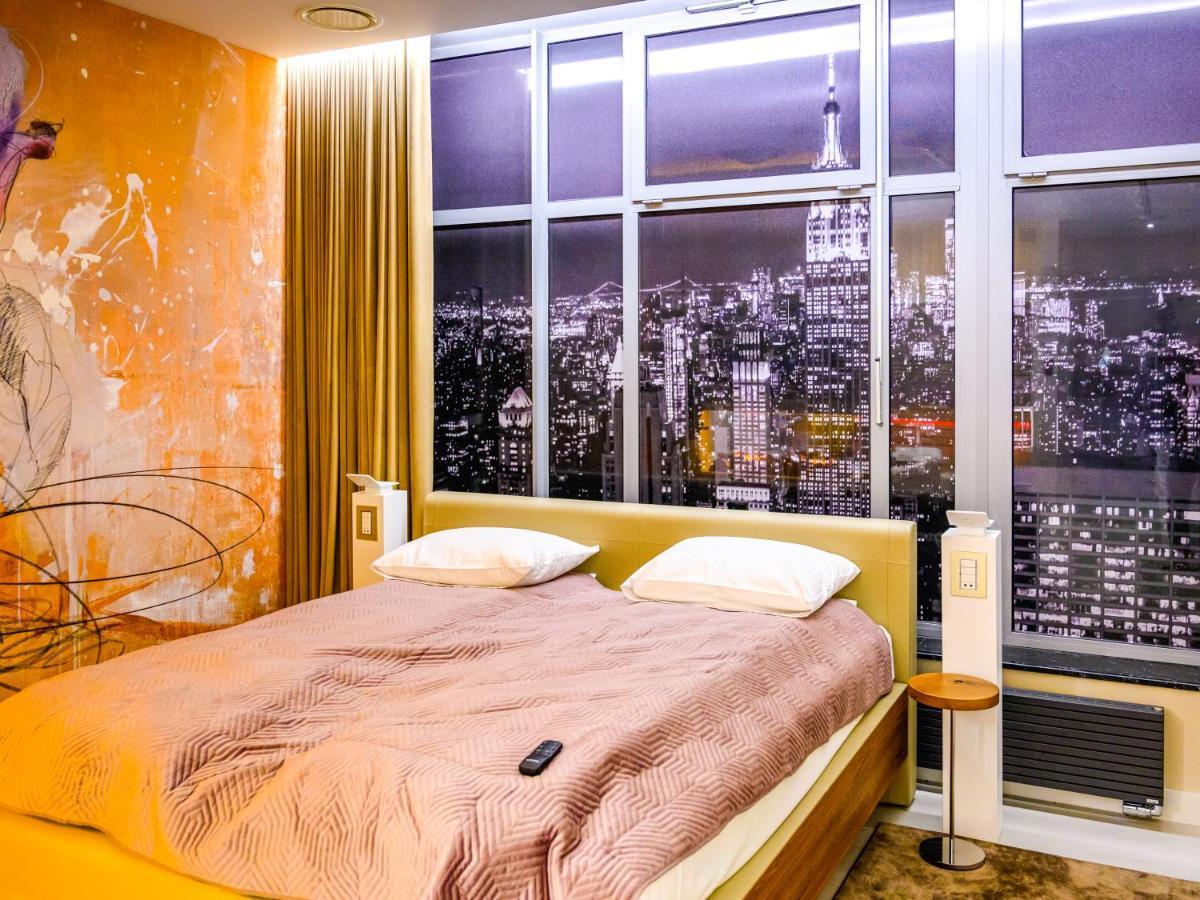 Pietryna Apartments Luxury - Sauna , Jacuzzi , Bezposrednio Przy Ul Piotrkowskiej Лодз Екстериор снимка