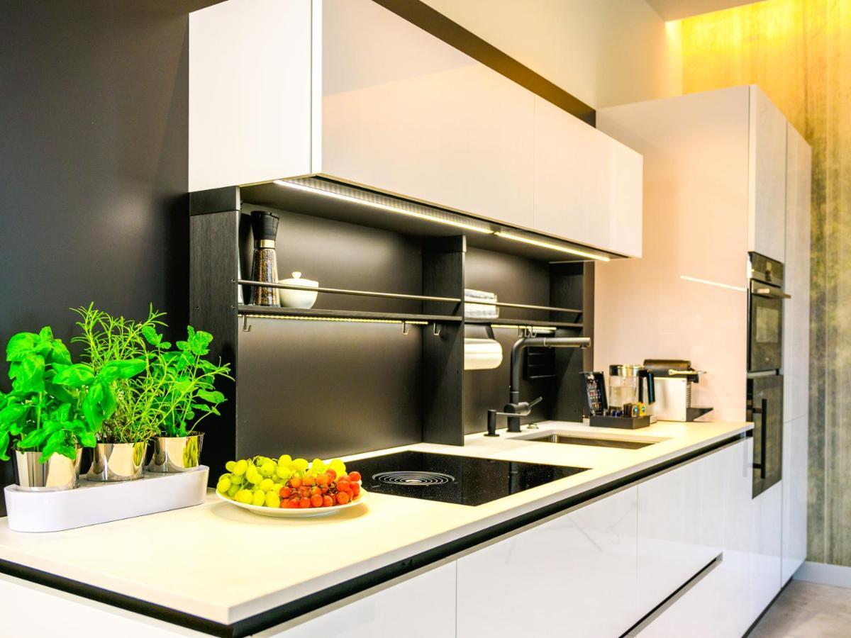 Pietryna Apartments Luxury - Sauna , Jacuzzi , Bezposrednio Przy Ul Piotrkowskiej Лодз Екстериор снимка