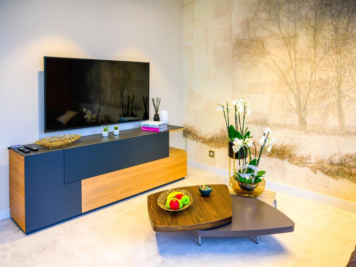Pietryna Apartments Luxury - Sauna , Jacuzzi , Bezposrednio Przy Ul Piotrkowskiej Лодз Екстериор снимка
