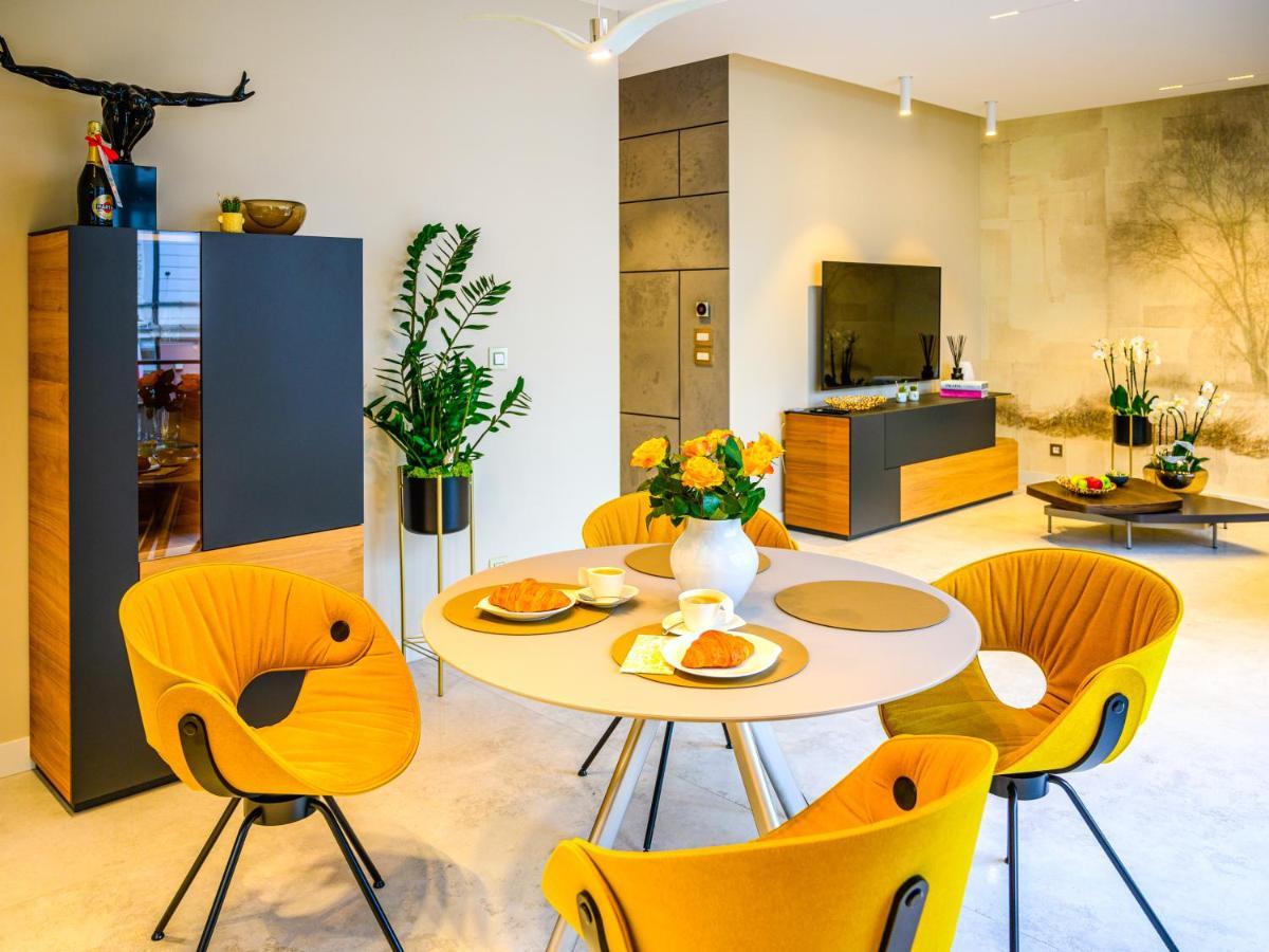 Pietryna Apartments Luxury - Sauna , Jacuzzi , Bezposrednio Przy Ul Piotrkowskiej Лодз Екстериор снимка